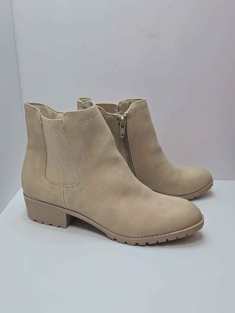 Me Too Beige Chelsea Ankle Boots with Low Block Heel Sz 7